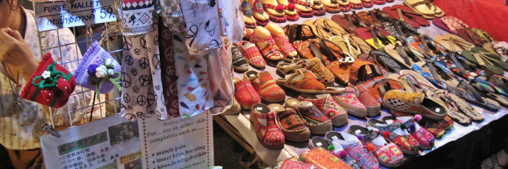 Mercato del sabato sulla via pedonale